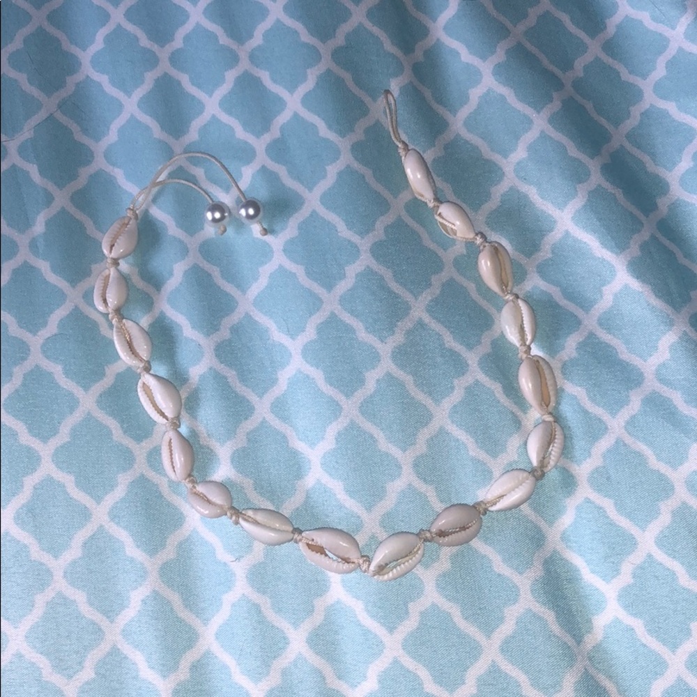 vsco shell necklace (sold on curtsy)